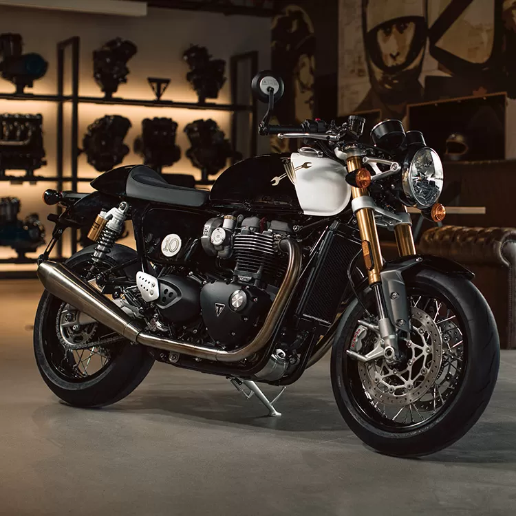 Triumph thruxton online 1200 rs